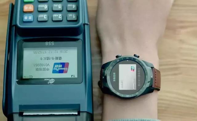 凭什么一款手表就能解决情侣间的信任问题？