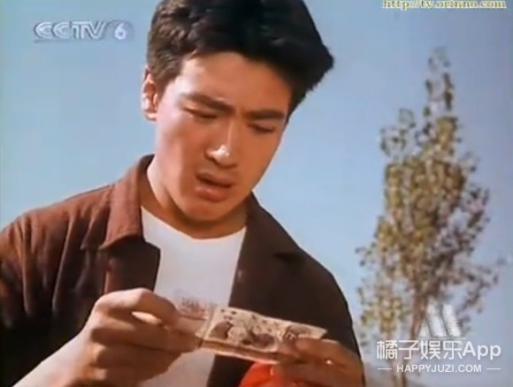 还记得《情深深雨濛濛》里的陆司令吗？他现在长这样