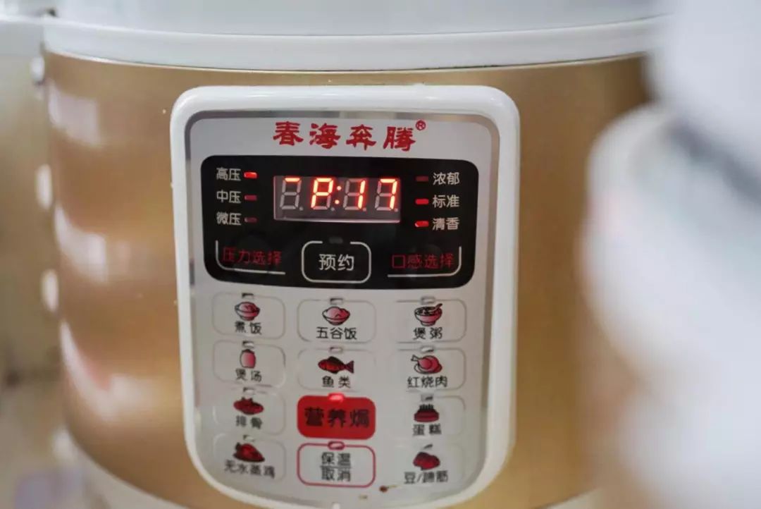 老社区里的大排档,随意的广东师傅和好吃的电饭煲焗鸡