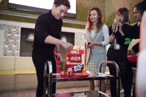 韩国BIGBANG组合成员胜利出击中国上海小红书~！！