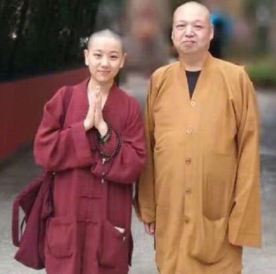 《还珠格格》里超可爱的小鸽子扮演者居然出家了，原因也太…