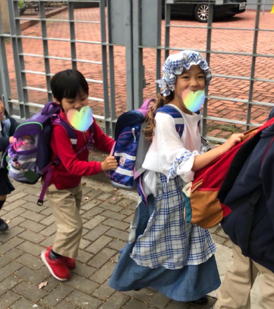 张晋晒蔡少芬为女儿缝制的衣服，网友：还是适合演戏