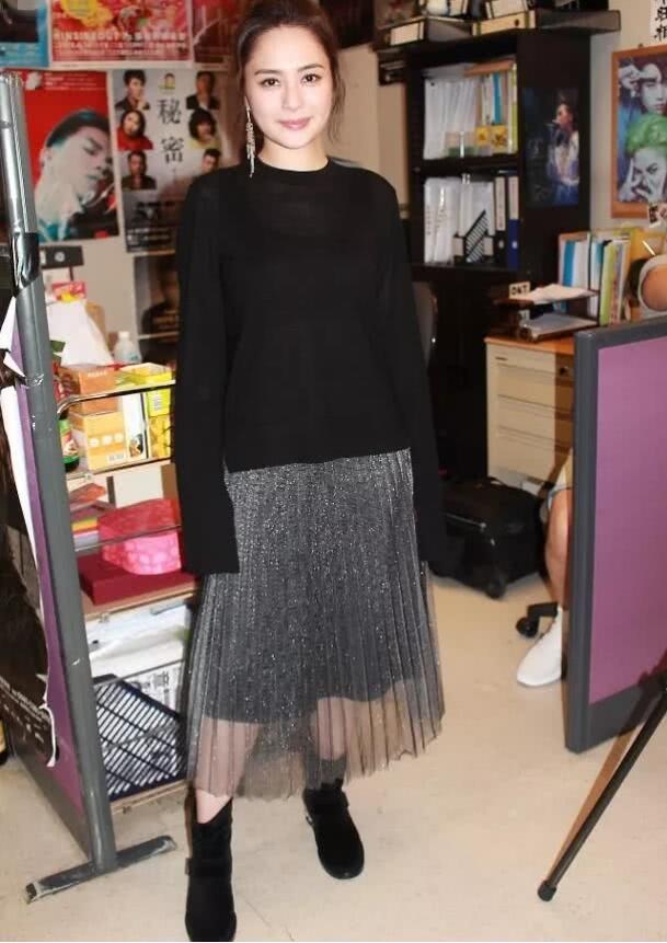 阿娇煮好晚餐等赖弘国回家，但男方却晒出他与女神的合照？