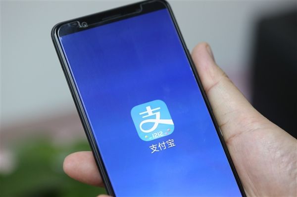 支付宝公布8年前视频：马云亲自体验扫码支付
