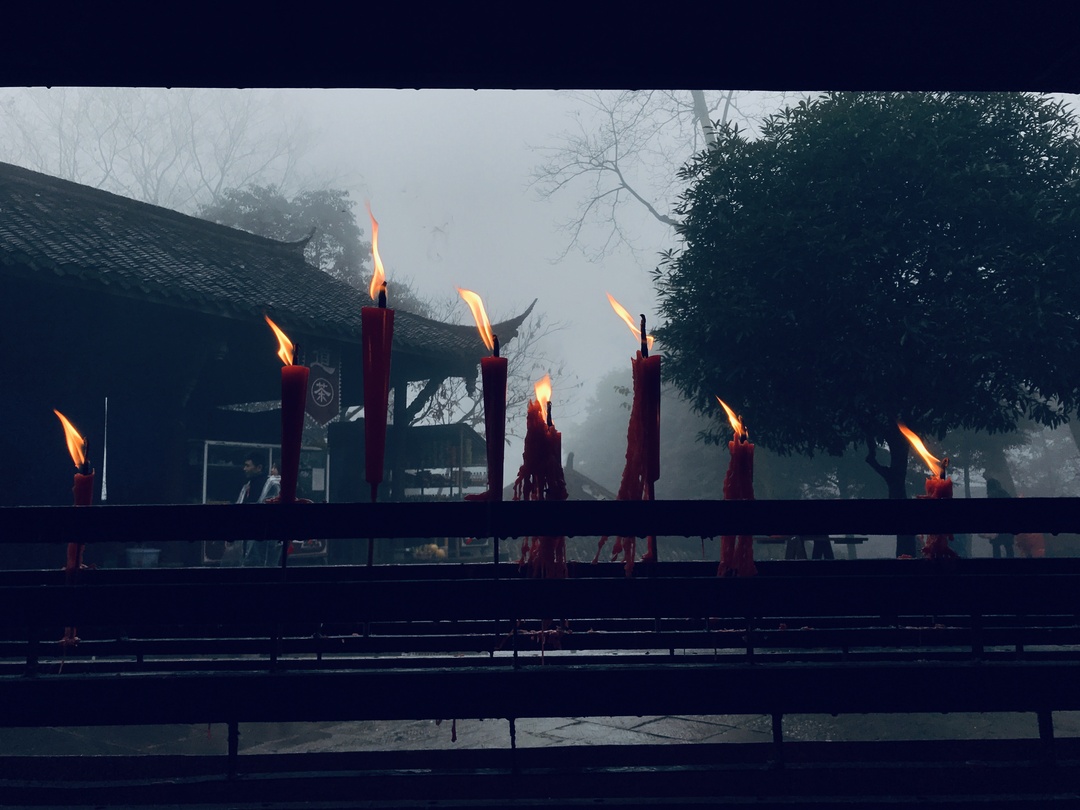 乱逛 如果下雪，我就想跑进青城山的迷雾