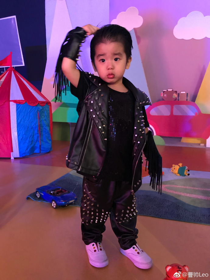 快女黄英晒1岁女儿学钢琴，江映蓉说了一句话，胆子太大了！