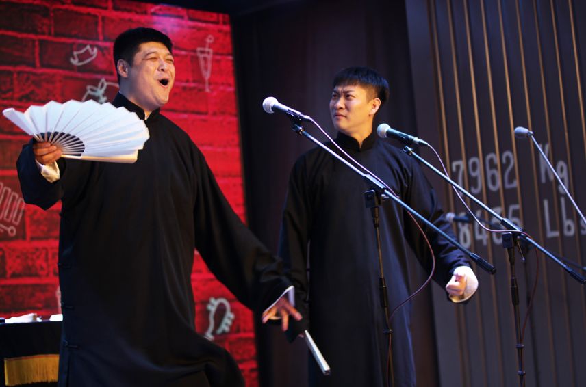 100块门票撬动千万融资，线下喜剧“笑”着挣钱