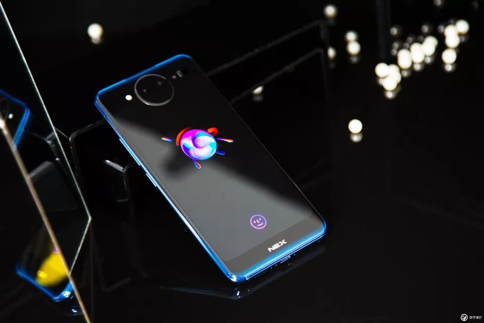 vivo NEX 双屏版图赏：既是实力派，也是「双面派」