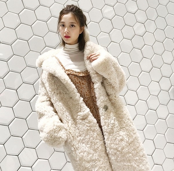 羊羔毛外套怎么搭配好看 冬季时尚防寒穿搭