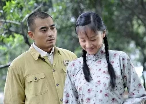 又挖出一宝藏女孩，相识15天就订婚，还和薛之谦胡彦斌爱过