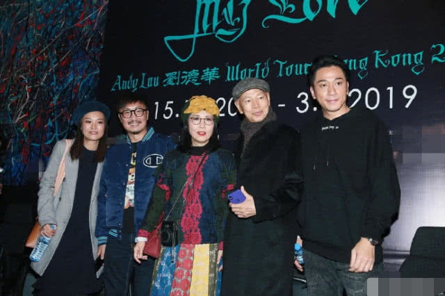 刘德华演唱会全家一起现身，女儿打扮朴实，眼睛像极了爸爸