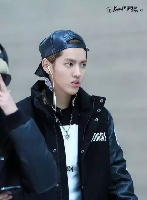 蔡徐坤朱一龙吴亦凡…这个冬天男星“不要脸”了，女星也不露腿了