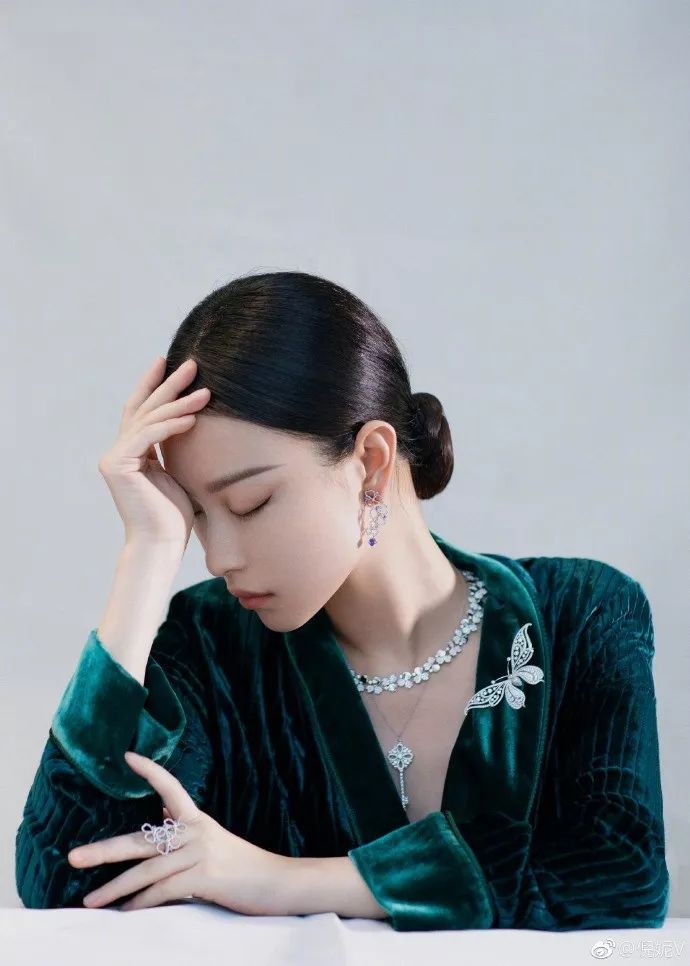 关晓彤北京大妞造型获封“出道最佳”，最新一波小花美照你pick谁