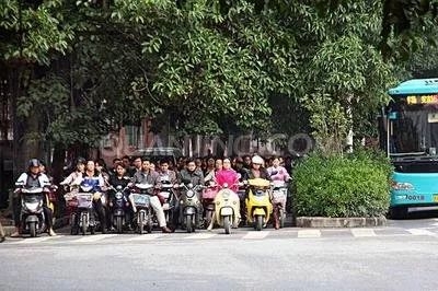 淮南人骑电动车也要考驾驶证了?！2019年4月实施，违规重罚！