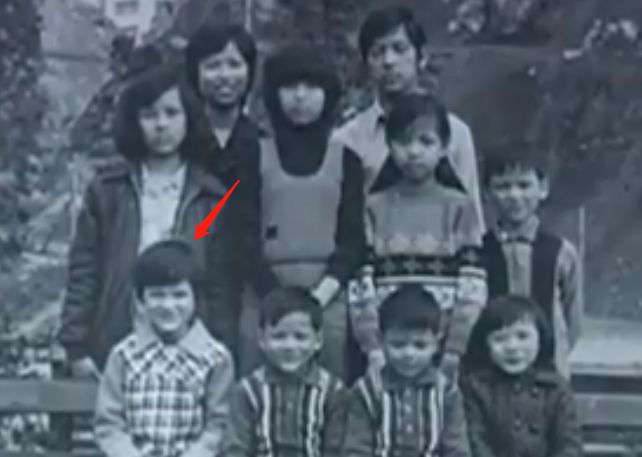 与大20岁离异富商相恋10年被抛弃，为此抑郁到自杀，能不能长点心？