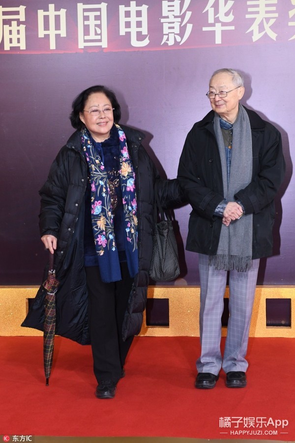 零下十度穿吊带露背镂空纱裙，这些明星真的不冷吗？