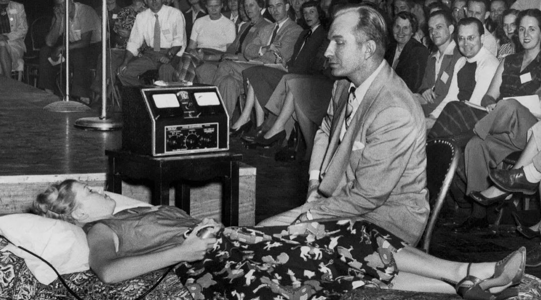 妮可·基德曼被阿汤哥的同性情人监听X生活3年，怀孕3月被逼流产...