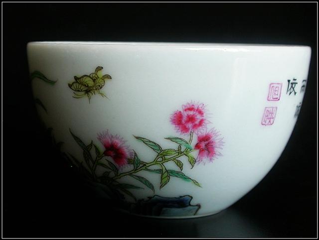 小而美的诱惑,赏雍正珐琅彩花卉纹卧足杯