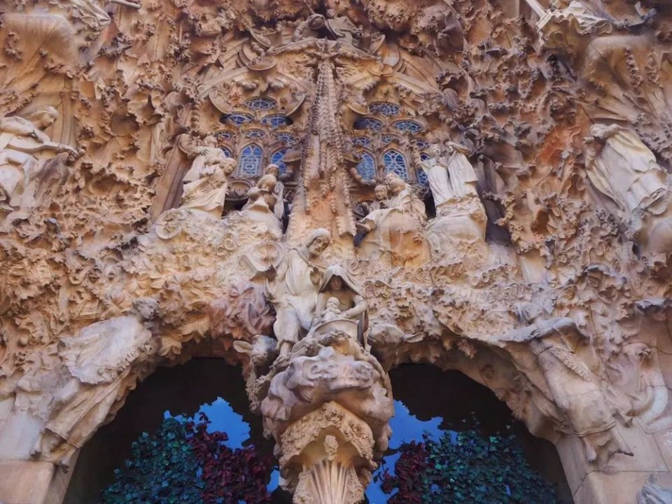 一个“疯子”,把烂尾楼盖成了世界文化遗产