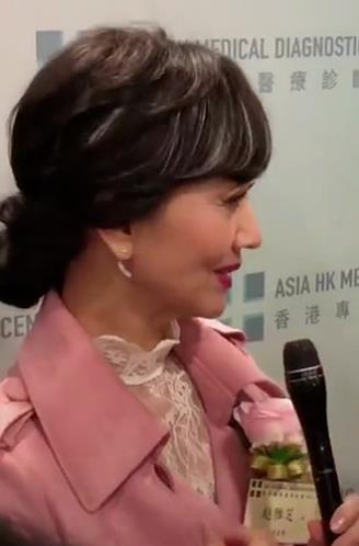64岁赵雅芝出席活动未修图曝光，满头白发惊呆众人！