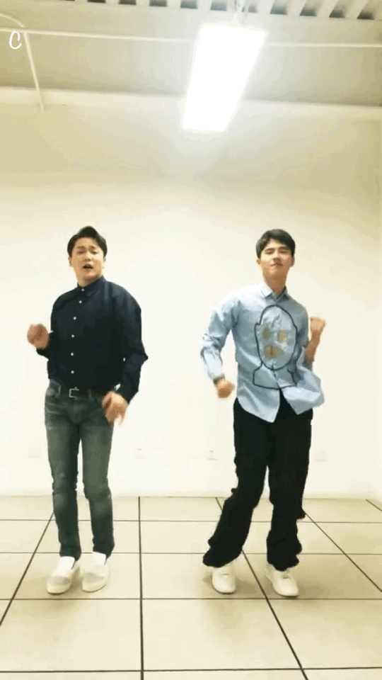 尚雯婕愤然离场 尹正疑似评论杨幂离婚微博“真好”