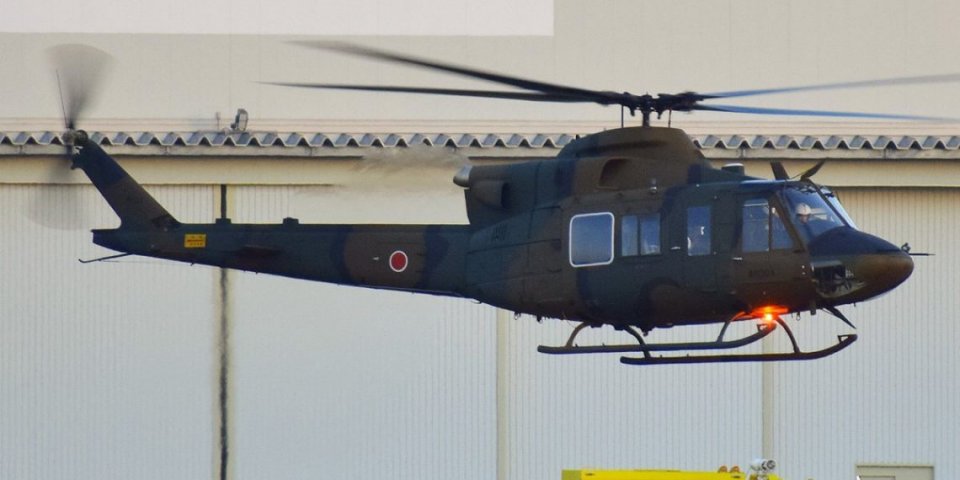 日本陆上自卫队的首架UH-X多用途原型直升机进行首飞