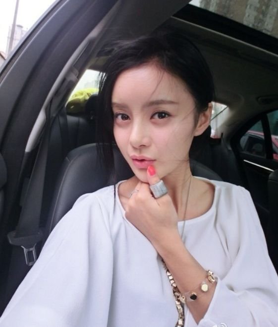 王凯初恋整成低配版沈梦辰！连她整形后遗症的朝天鼻也照搬了···