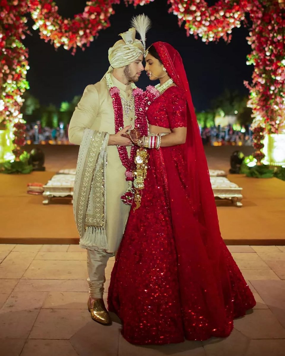 好莱坞最红的印度女星结婚了:13岁被霸凌,18岁