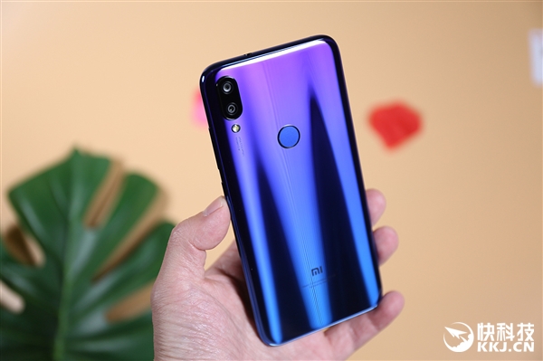 1099元！小米Play开箱图赏：后背渐变酷炫