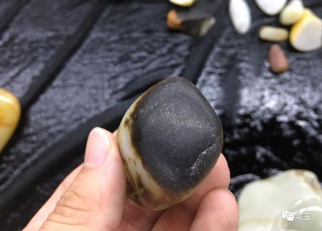 皮色至尊:籽料万年黑皮里的秘密!