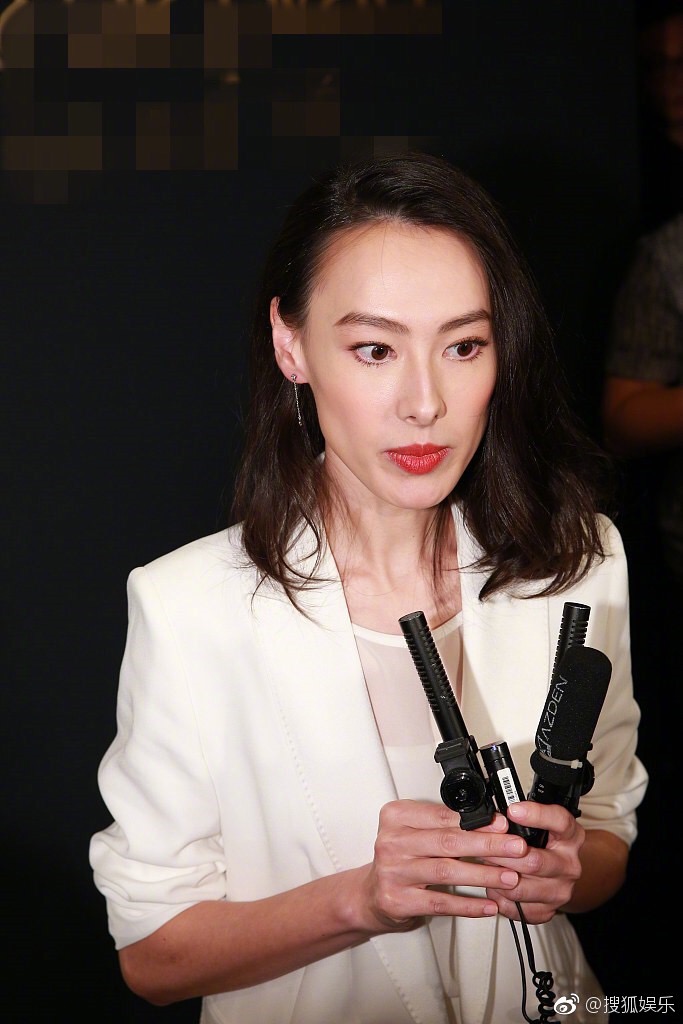 梁洛施生病暴瘦吓坏网友，大臂比小臂还要细！