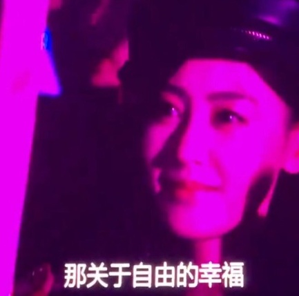 张天爱演唱会高调示爱后秒怂？你们明星追星时能低调点吗