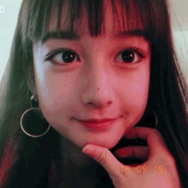 一夜爆红、屠版多个论坛的00后爆吹是新一代盛世美颜，但未修图…