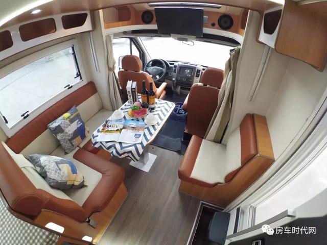 内饰布局曝光 新星奔驰T600风尚款重装上市