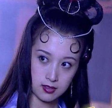 说自己天生只适合演公主，因为长得太洋气？是嫁入豪门给她的勇气吗？