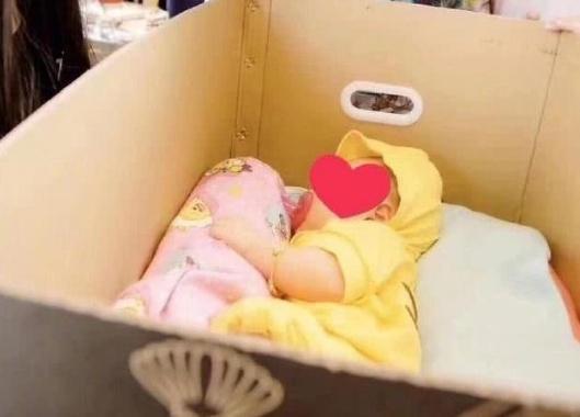 宋丹丹花五千元给孙子买了个“纸箱”床?贫穷限制了我的想象!
