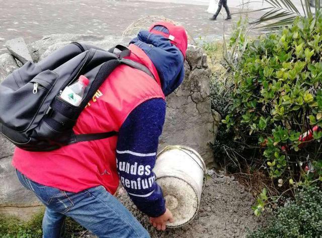 安顺经开区“橙丝带”创文志愿者，点亮城市文明留影不留痕