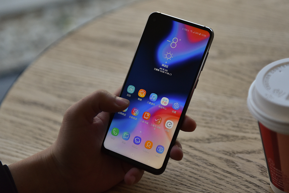 黑瞳全视屏 潮流渐变 三星galaxy a8s图赏