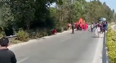 触目惊心的一组大货车车祸现场动图,提醒大家珍爱生命远离大货车