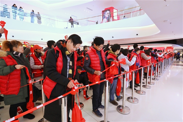 迄今全国最大小米之家开业！千人剪彩场面壮观