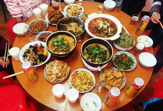都是年夜饭,看完北方年的,再看南方年夜饭,网友:差距一看便知