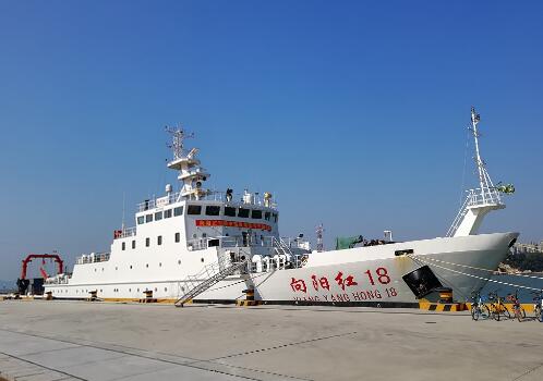 中国科考船在冲之鸟礁附近航行 遭日本无理警