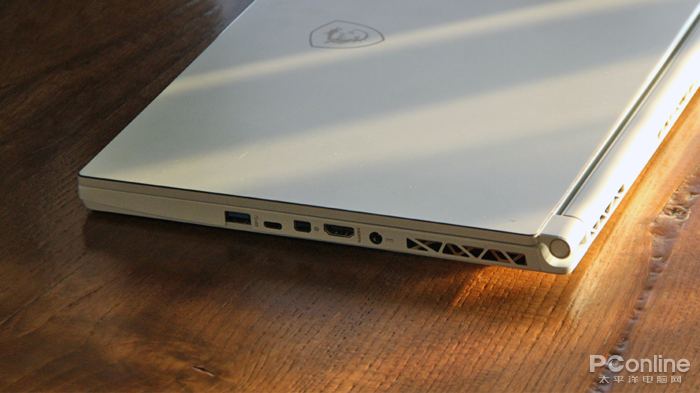 纯白色的设计笔记本 始于颜值的微星P65