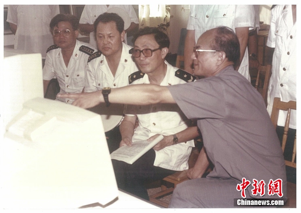 刘永坦介绍新体制雷达研制情况,哈工大供图 刘永坦介绍新体制雷达研制情况,哈工大供图