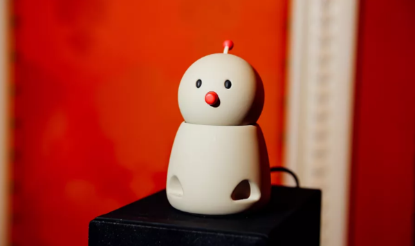 CES2019 陪伴神器全新Bocco Emo机器人亮相！