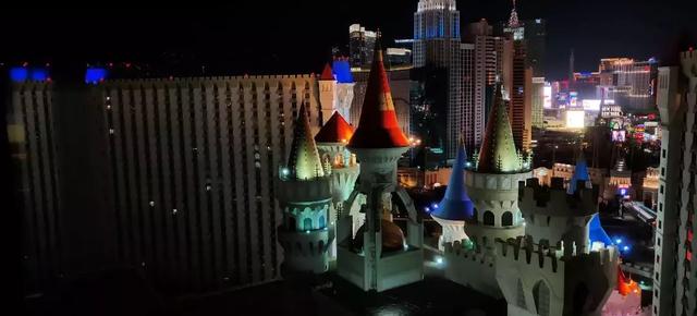 轰动全球的可折叠手机，我终于亲手试了一下！