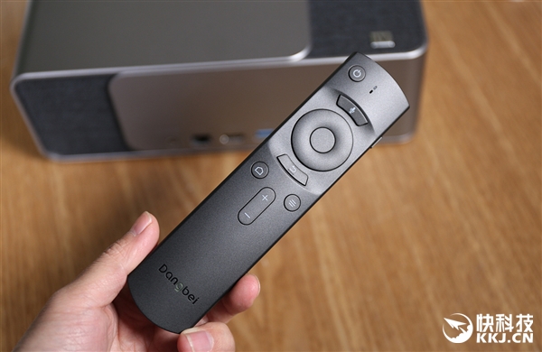 可投300英寸巨幕 当贝投影F1开箱图赏