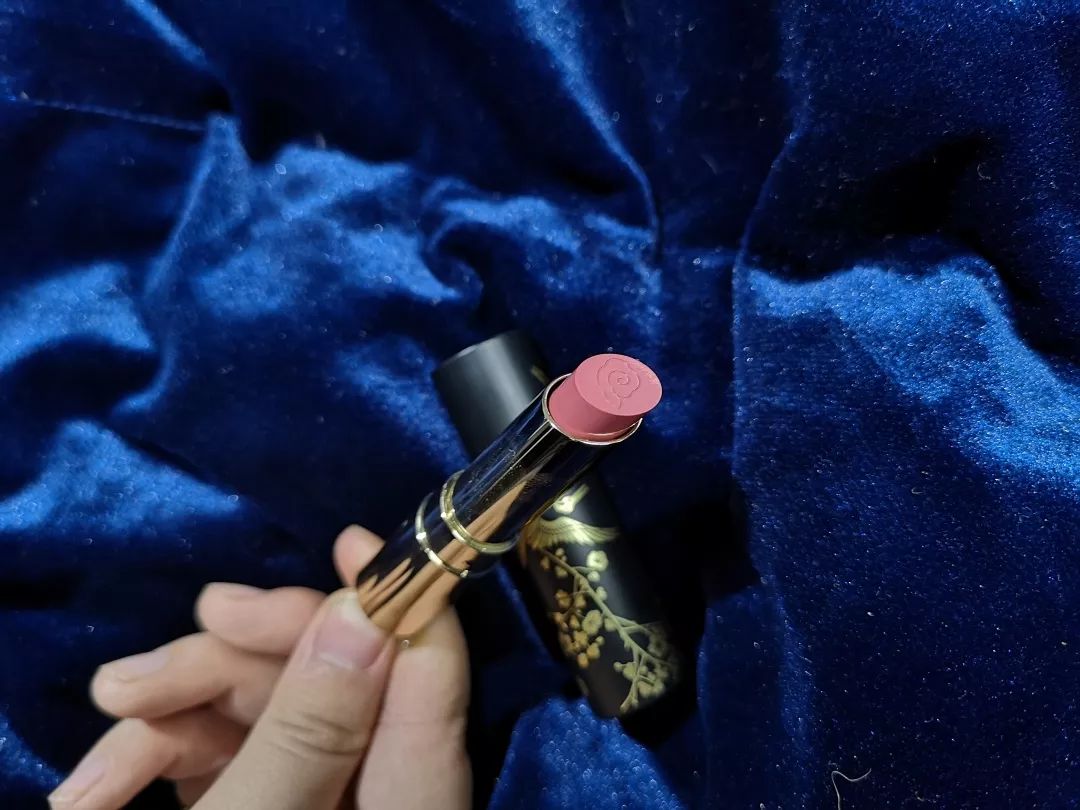 真人实测6款故宫云鹤螺钿系列口红，故宫IP最后的挽尊机会？