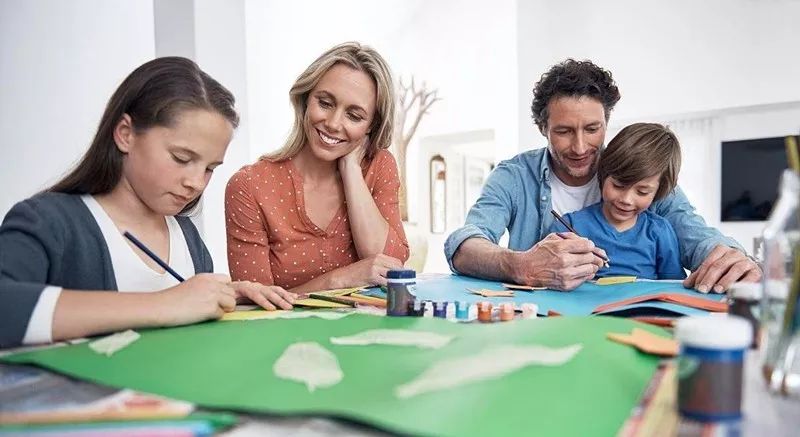 用订阅制“STEAM盒子”让儿童动手玩英语，「小怪艾克」想还原美式家庭的“百科启蒙” | 早起看早期