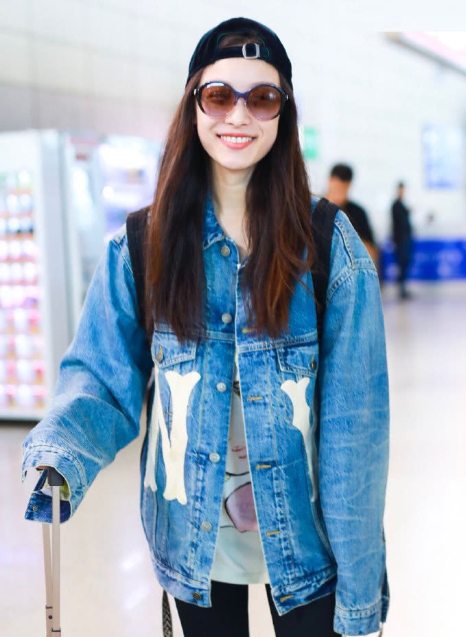 冯绍峰前女友拿保险箱耍帅,表情却像陈冠希,表情包微举手报名图片信图片